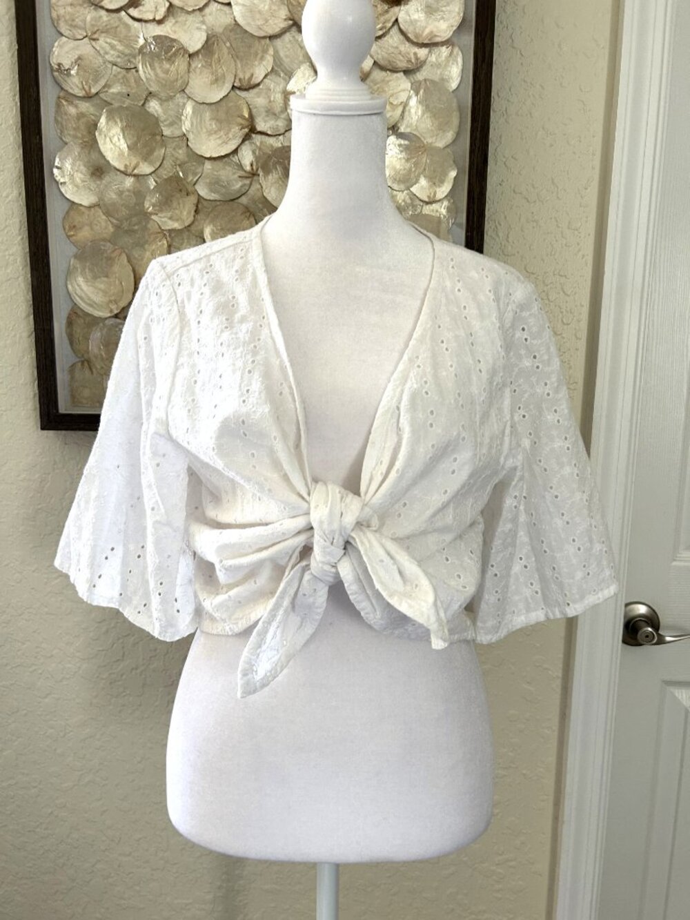 NWOT Roxy Long Escape White Eyelet Front Tie Top - Picture 3 of 6